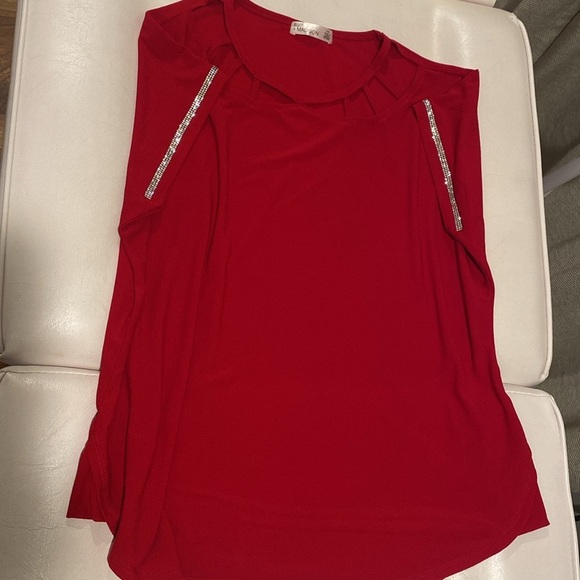 89th & Madison Scarlet Short Sleeve Tee - Picture 1 of 7